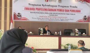 Rektor UKI Toraja, Prof. Dr. Oktavianus Pasoloran menyoroti dugaan praktik politik uang yang masih marak dalam proses pemilu. (Foto: Ist)