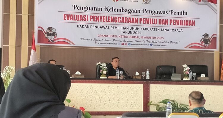 Rektor UKI Toraja, Prof. Dr. Oktavianus Pasoloran menyoroti dugaan praktik politik uang yang masih marak dalam proses pemilu. (Foto: Ist)